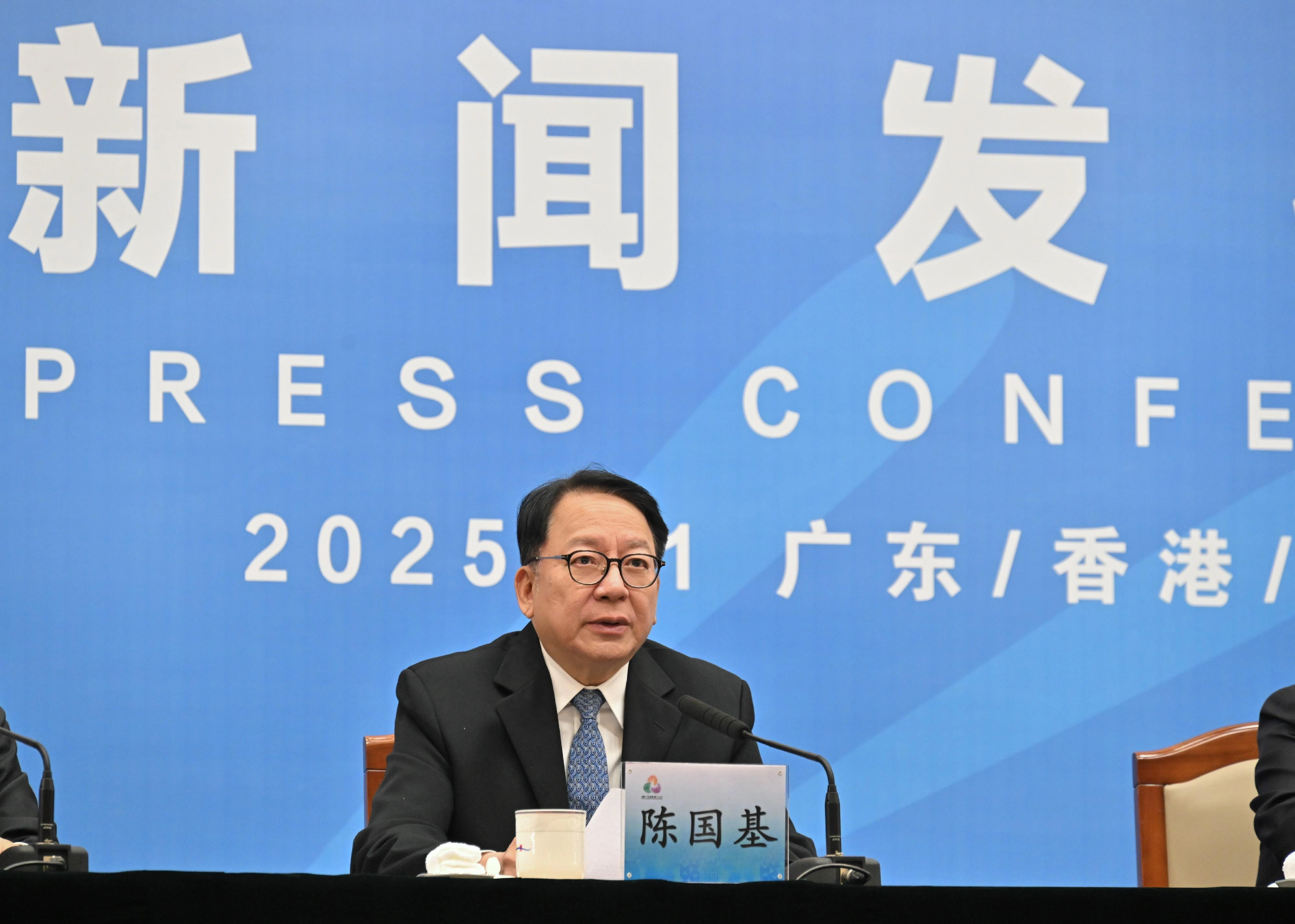 Vice President of the Organising Committee of the 15th National Games (NG) and Chief Secretary for Administration of the Hong Kong Special Administrative Region Government, Mr Chan Kwok-ki, attended a press conference on the overall operations of the 15th NG held by the Organising Committee of the 15th NG in Shenzhen on November 21. Photo shows Mr Chan speaking at the press conference.