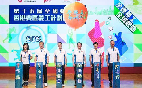 一組政府官員在舞台上