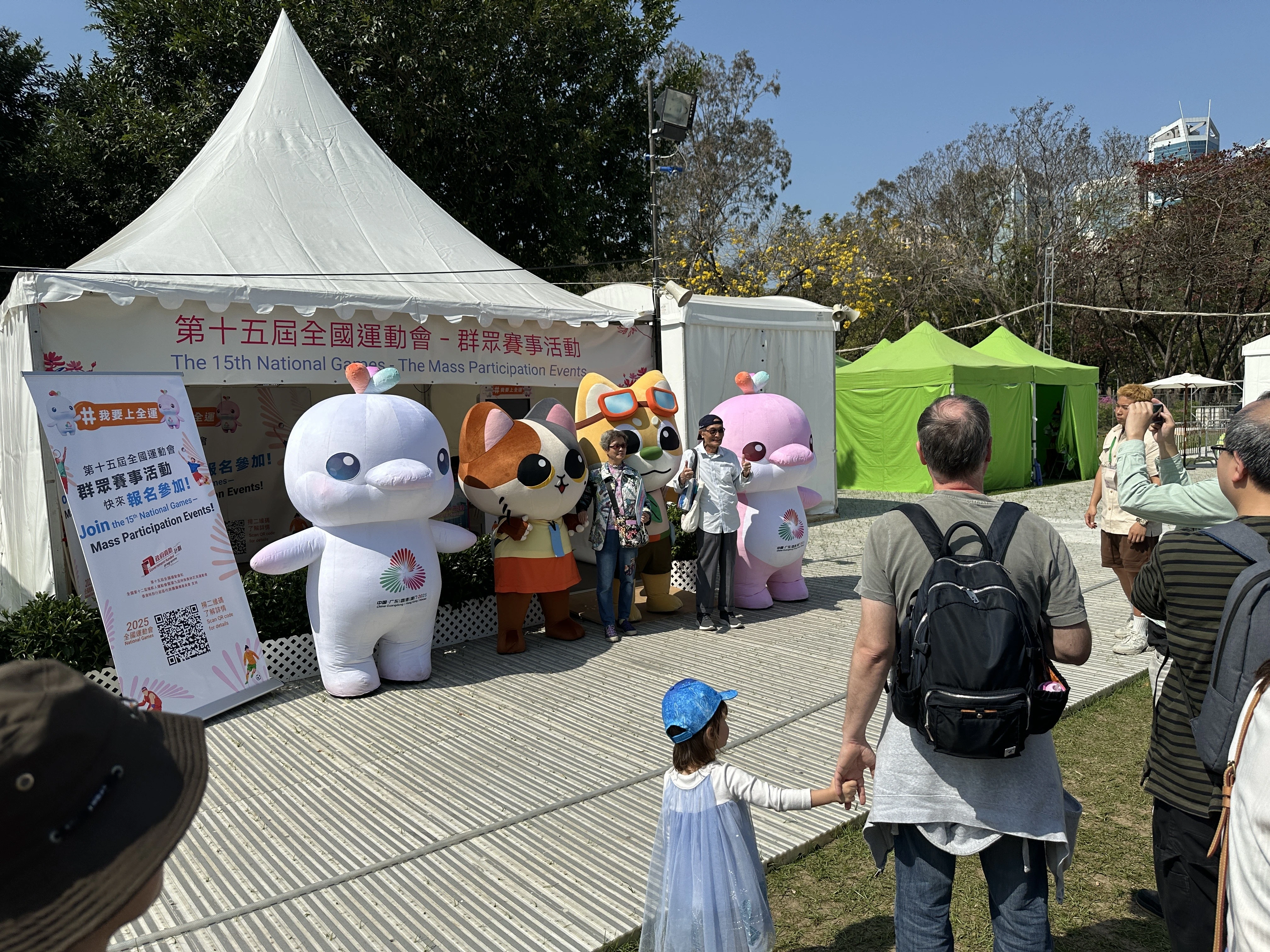 Xiyangyang and Lerongrong, together with the public, visited the Hong Kong Flower Show 2025.