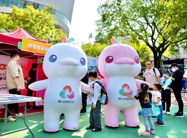 Xiyangyang and Lerongrong interacted with the public at the Roving Carnival of the NG, the NGD and the NSOG.