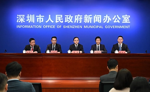 2025深港馬拉松賽暨第十五屆全國運動會田徑（馬拉松）測試賽新聞發布會在深圳舉行。全國運動會香港賽區統籌辦公室主任楊德強（右二）出席新聞發布會