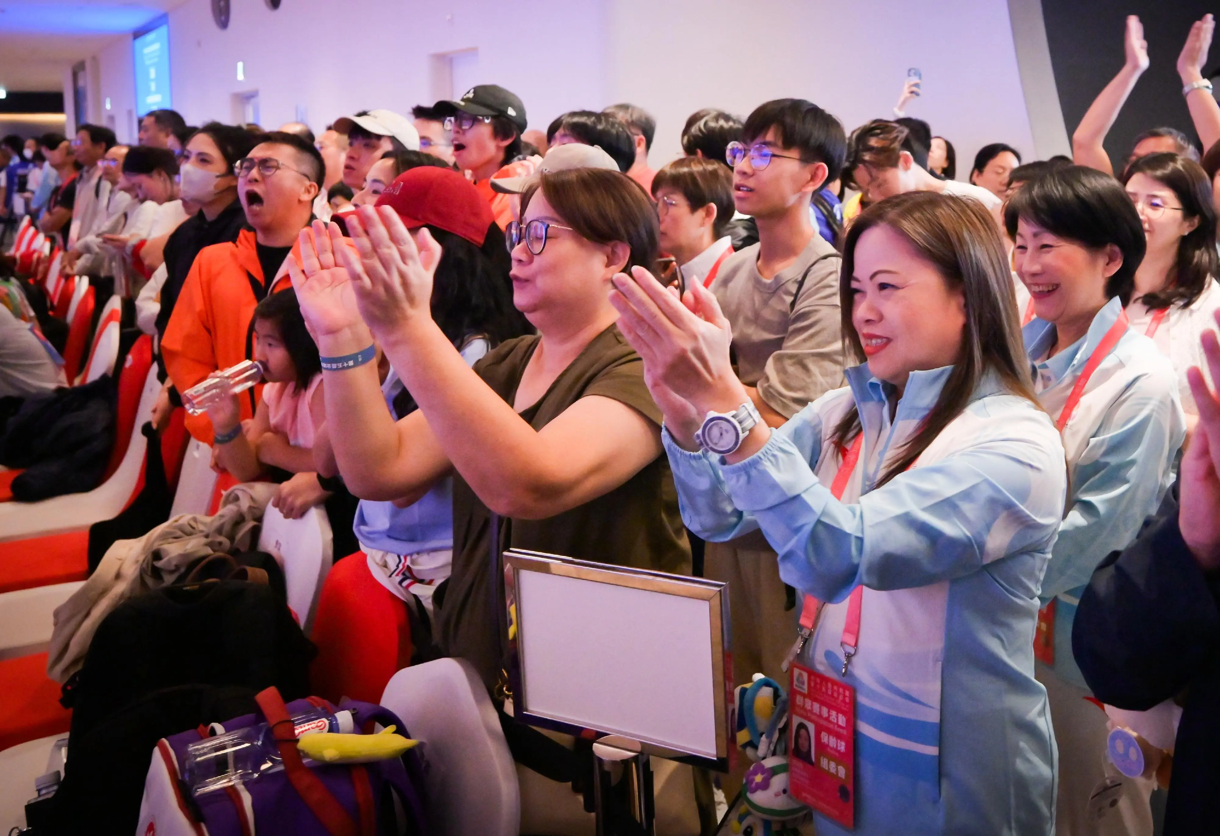第十五届全国运动会群众比赛保龄球项目决赛在启德体育园保龄球中心举行。