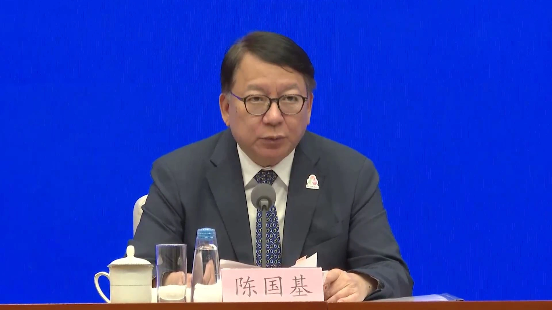 第十五屆全國運動會組織委員會副主任、香港特別行政區政府政務司司長陳國基七月二十五日下午在北京出席由國務院新聞辦公室舉行，介紹十五運會籌辦情況的新聞發布會。
